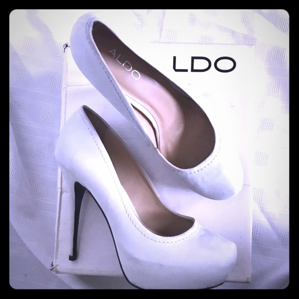 Aldo off white leather pumps